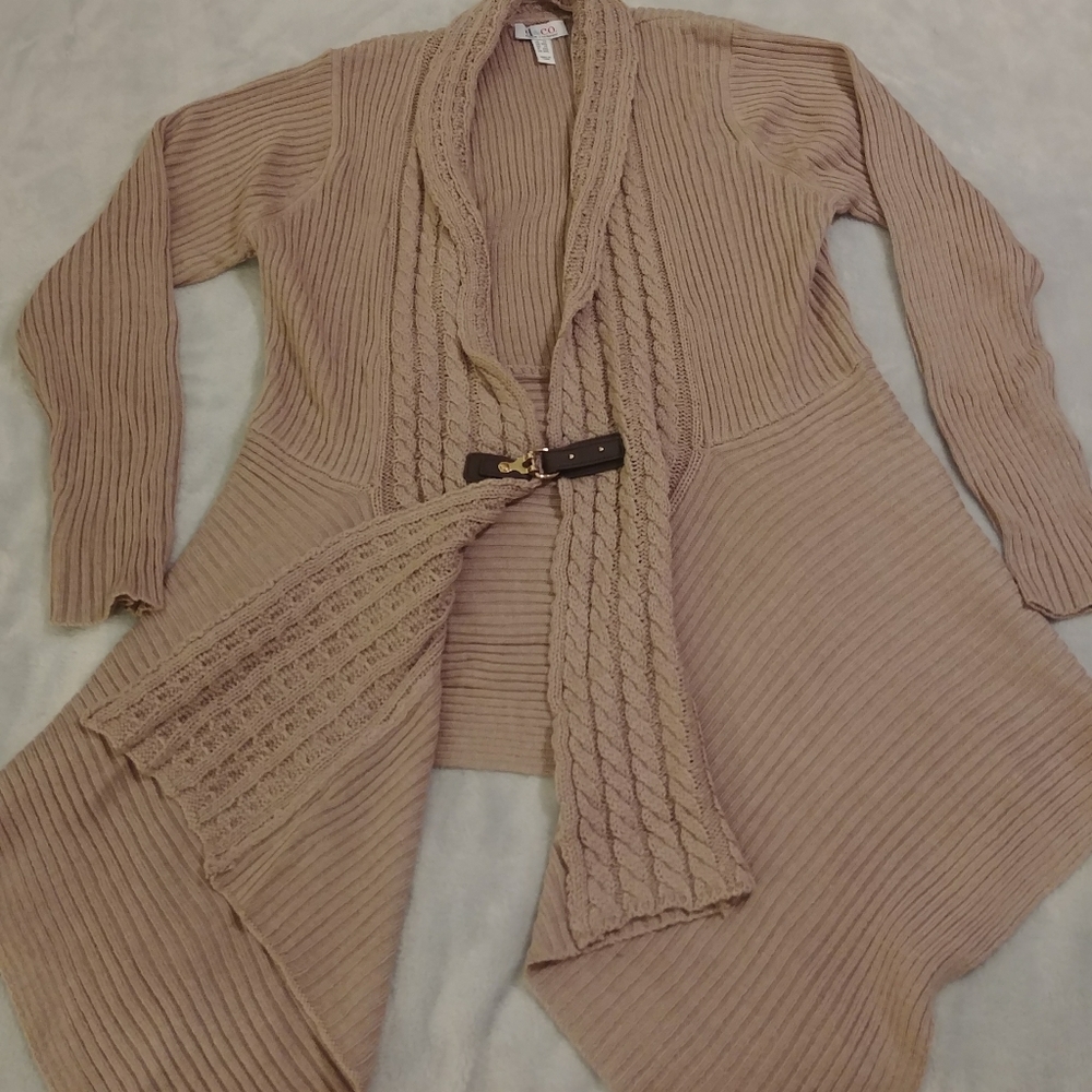 D & Co. 1x Cardigan front buckle closure